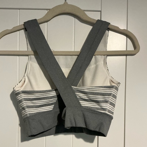 Athleta Deep Breath High Neck Sports Bra small - Picture 5 of 7